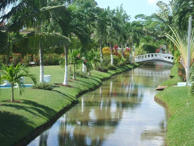 Bridge Palm Hotel