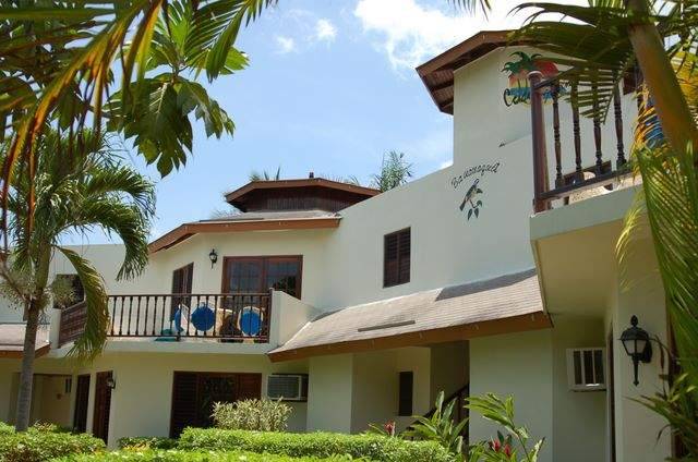 Cocolapalm Resort