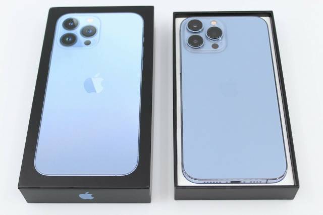 selling brand new iPhone 13 Pro max 256gb