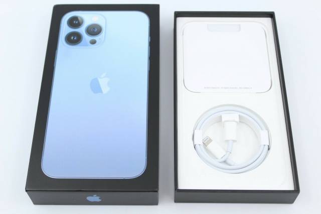selling brand new iPhone 13 Pro max 256gb