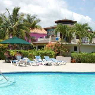 Cocolapalm Resort